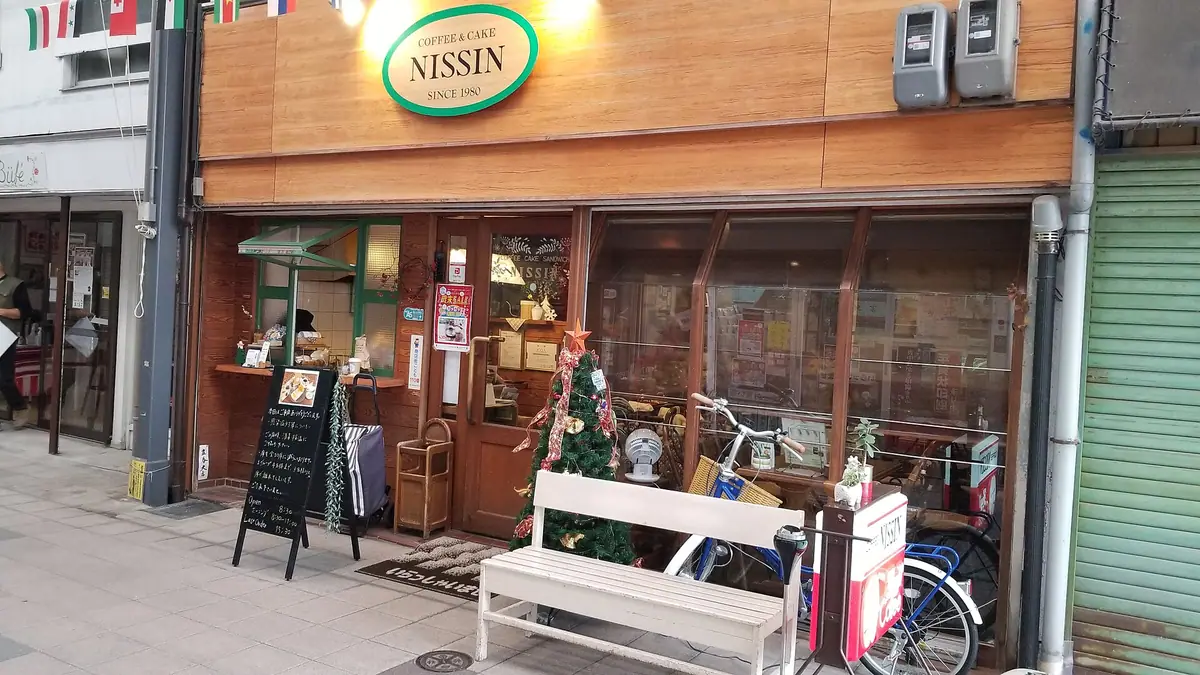 Botham's Cafe – bakery & café in Fishburn Park, Whitby